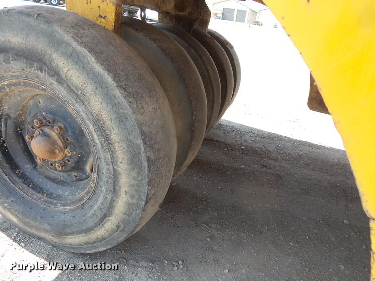 image for item DV9714 1988 Ingram 1-2700-P pneumatic roller