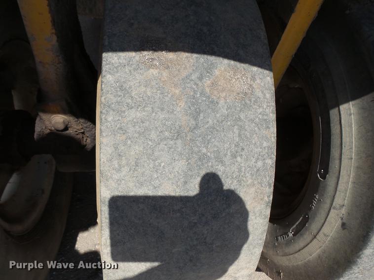 image for item DV9714 1988 Ingram 1-2700-P pneumatic roller