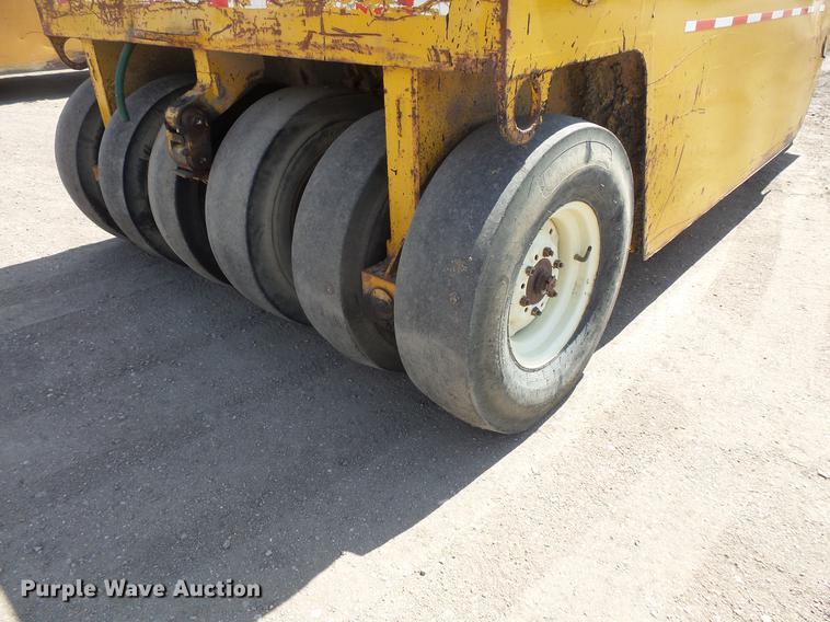 image for item DV9714 1988 Ingram 1-2700-P pneumatic roller