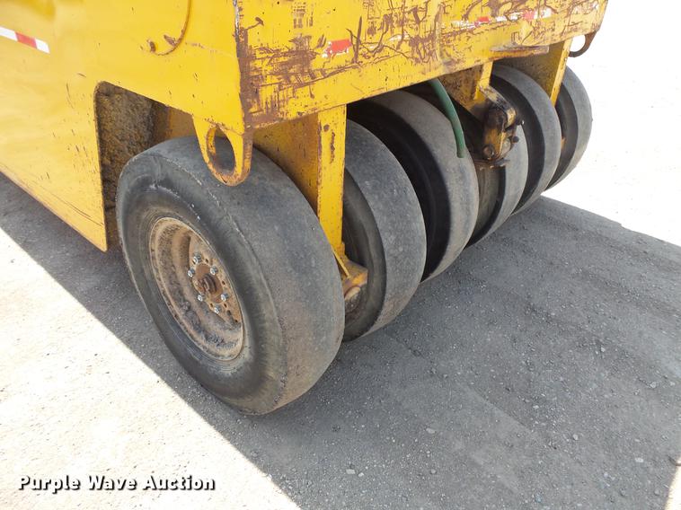 image for item DV9714 1988 Ingram 1-2700-P pneumatic roller