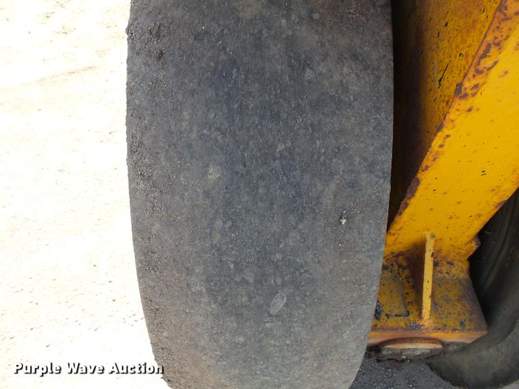 image for item DV9714 1988 Ingram 1-2700-P pneumatic roller