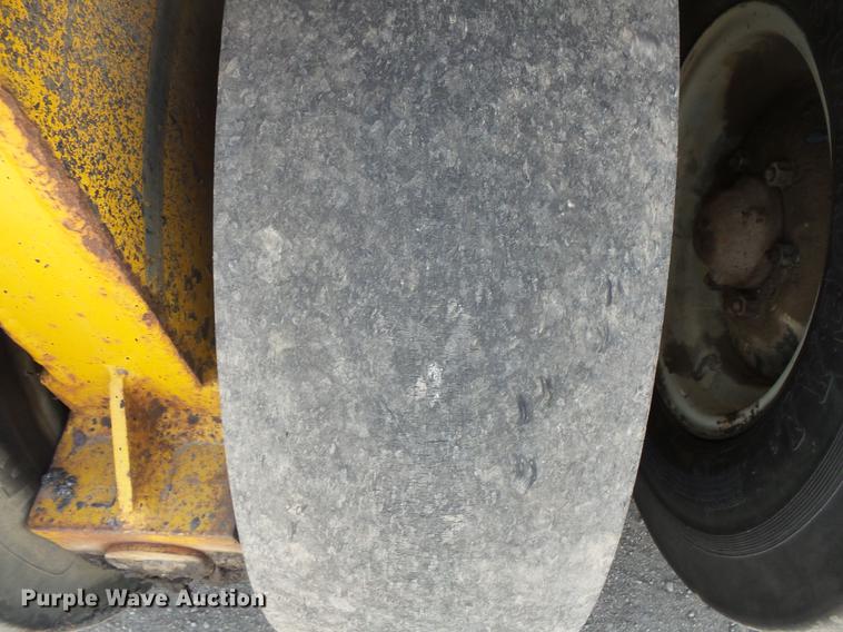 image for item DV9714 1988 Ingram 1-2700-P pneumatic roller