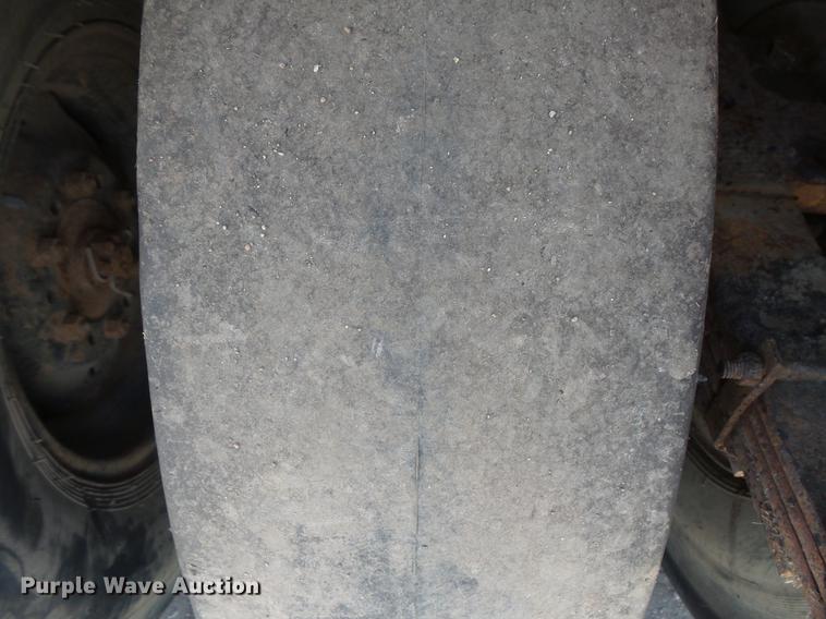 image for item DV9714 1988 Ingram 1-2700-P pneumatic roller