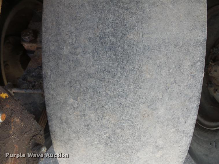 image for item DV9714 1988 Ingram 1-2700-P pneumatic roller