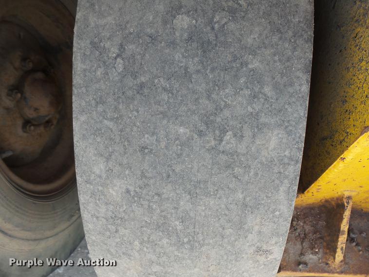 image for item DV9714 1988 Ingram 1-2700-P pneumatic roller