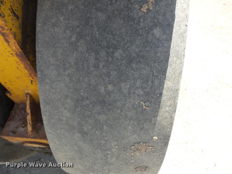 image for item DV9714 1988 Ingram 1-2700-P pneumatic roller