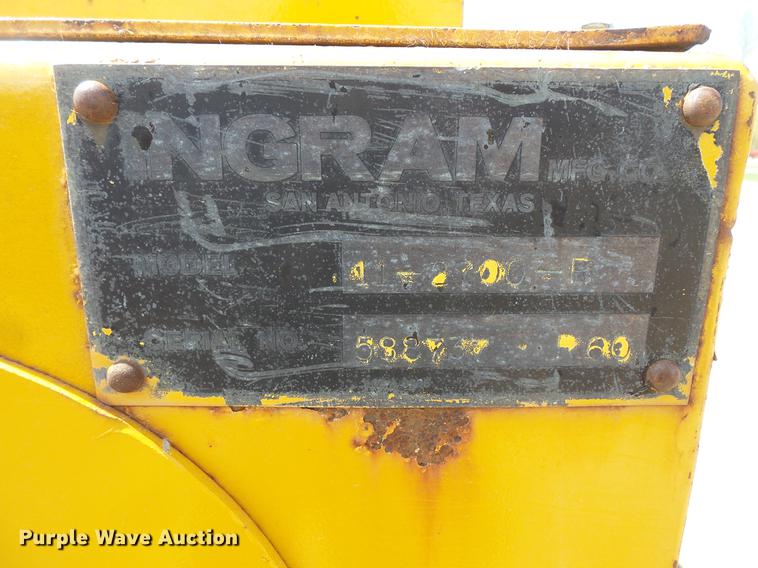 image for item DV9714 1988 Ingram 1-2700-P pneumatic roller