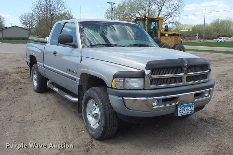 image for item DV9715 2000 Dodge Ram 1500 Ext. Cab pickup truck