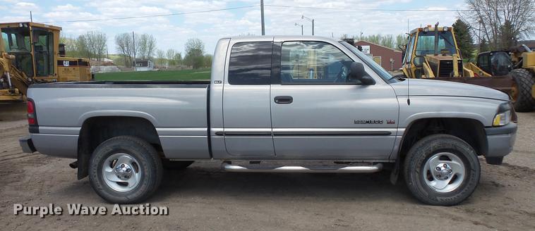 image for item DV9715 2000 Dodge Ram 1500 Ext. Cab pickup truck
