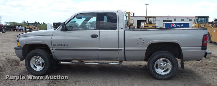 image for item DV9715 2000 Dodge Ram 1500 Ext. Cab pickup truck