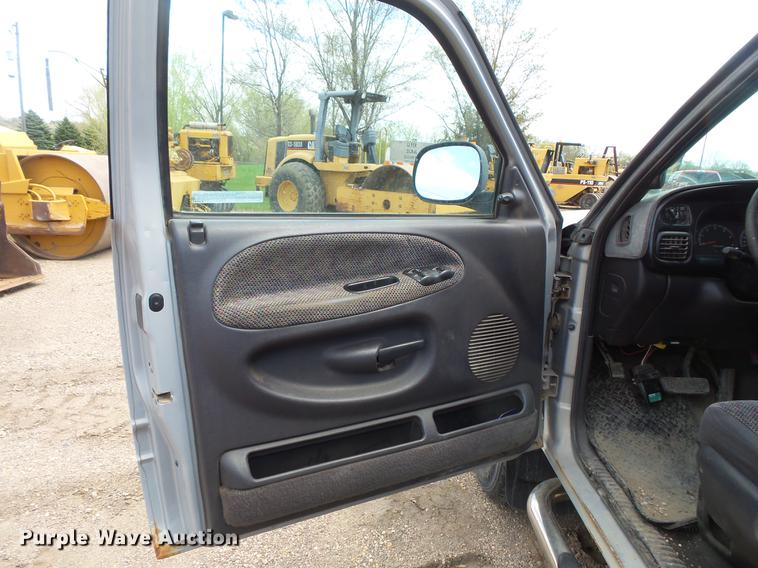 image for item DV9715 2000 Dodge Ram 1500 Ext. Cab pickup truck