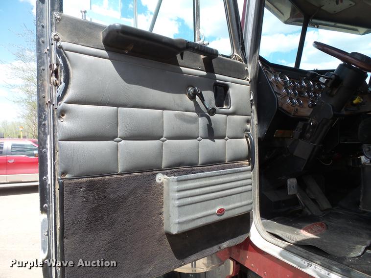 image for item DV9716 1991 Peterbilt 379 dump truck