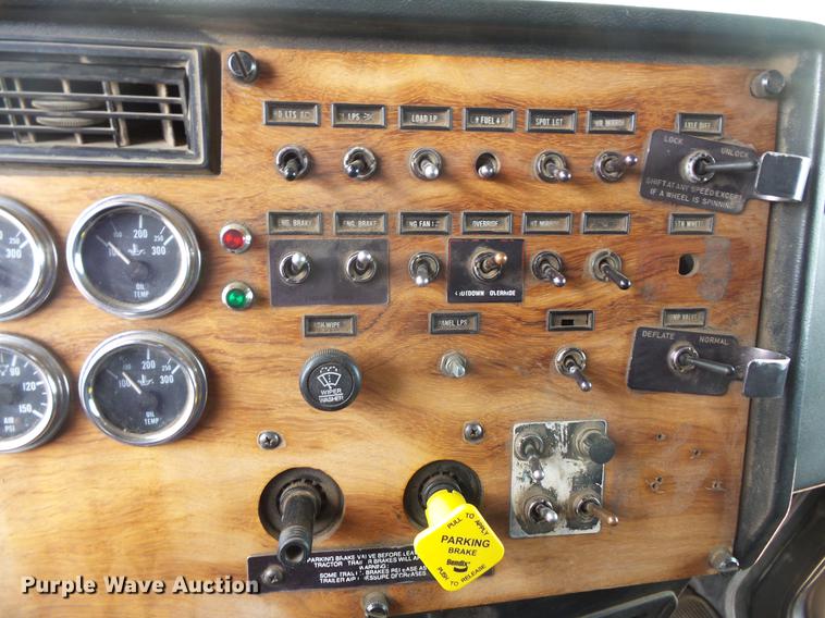 image for item DV9716 1991 Peterbilt 379 dump truck