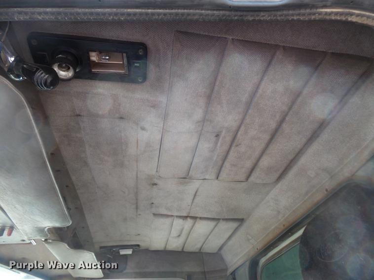 image for item DV9716 1991 Peterbilt 379 dump truck