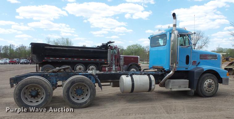 image for item DV9717 1995 Peterbilt 377 semi truck