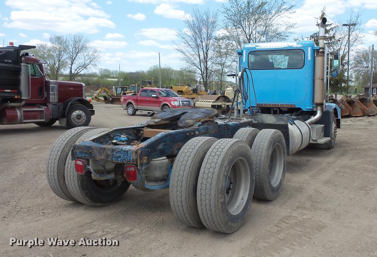 image for item DV9717 1995 Peterbilt 377 semi truck