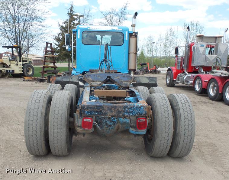 image for item DV9717 1995 Peterbilt 377 semi truck