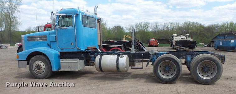 image for item DV9717 1995 Peterbilt 377 semi truck