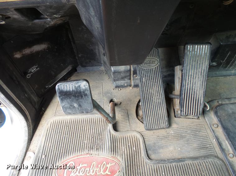 image for item DV9717 1995 Peterbilt 377 semi truck