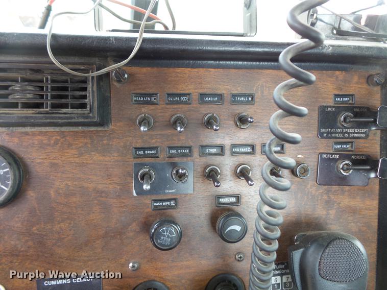 image for item DV9717 1995 Peterbilt 377 semi truck