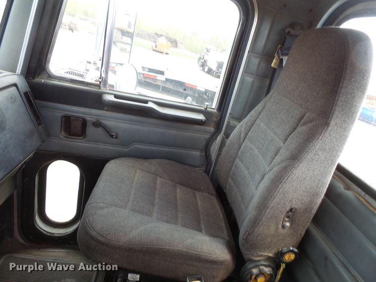 image for item DV9717 1995 Peterbilt 377 semi truck