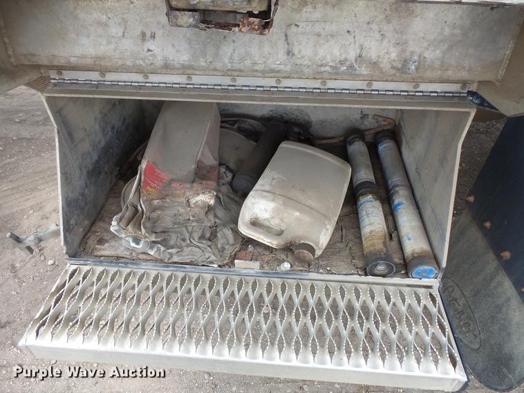 image for item DV9717 1995 Peterbilt 377 semi truck