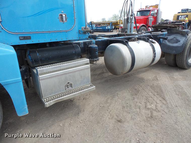 image for item DV9717 1995 Peterbilt 377 semi truck