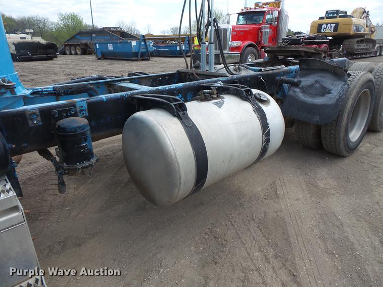 image for item DV9717 1995 Peterbilt 377 semi truck