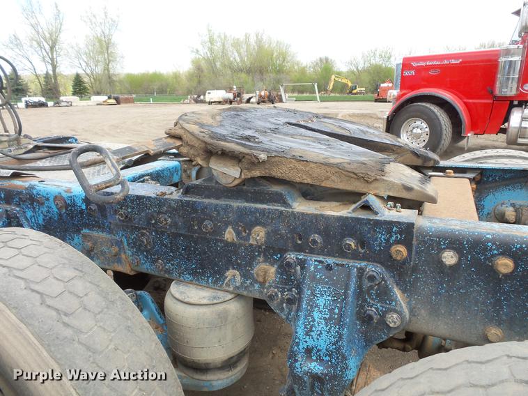 image for item DV9717 1995 Peterbilt 377 semi truck