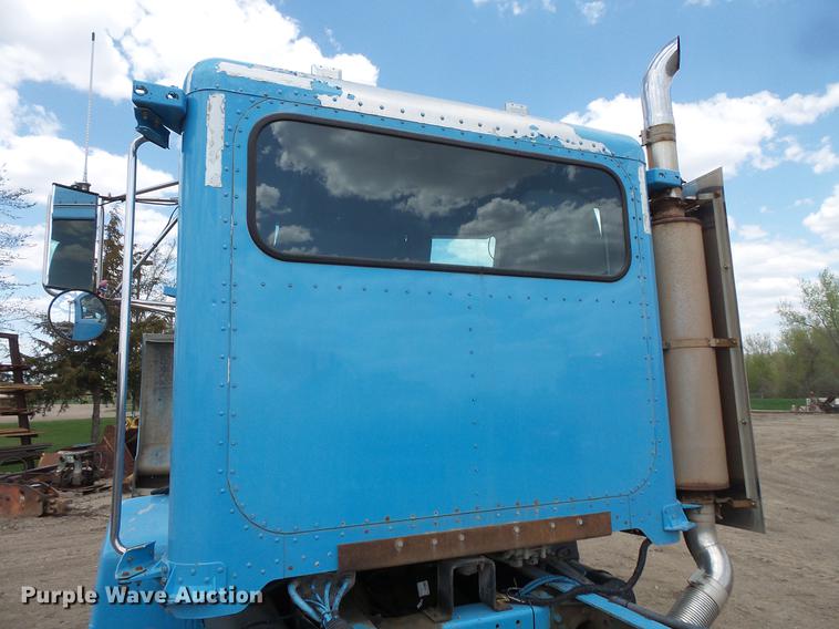 image for item DV9717 1995 Peterbilt 377 semi truck