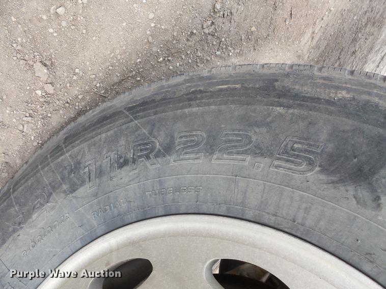 image for item DV9717 1995 Peterbilt 377 semi truck