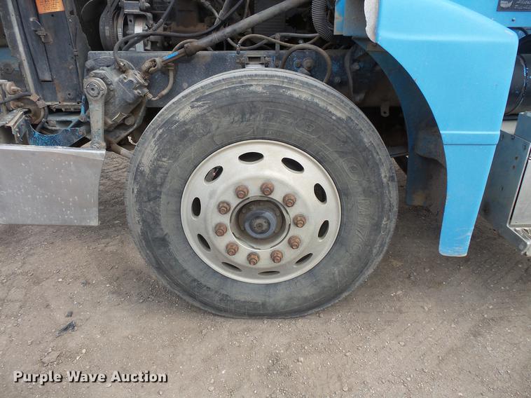 image for item DV9717 1995 Peterbilt 377 semi truck