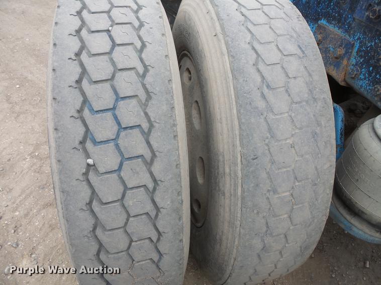 image for item DV9717 1995 Peterbilt 377 semi truck