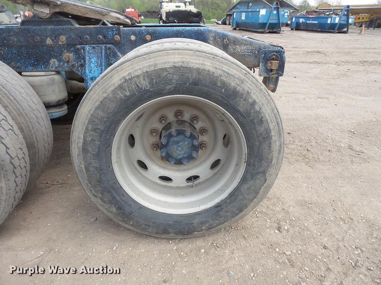 image for item DV9717 1995 Peterbilt 377 semi truck