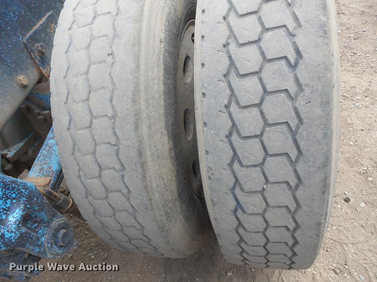 image for item DV9717 1995 Peterbilt 377 semi truck