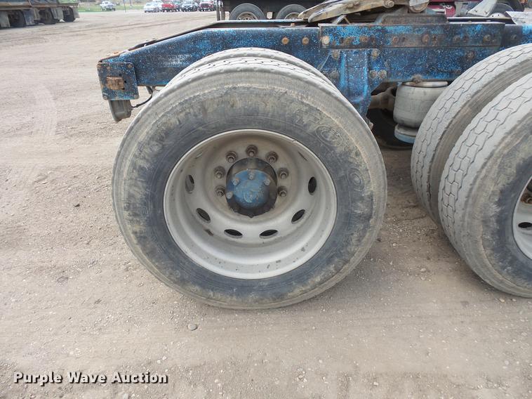 image for item DV9717 1995 Peterbilt 377 semi truck