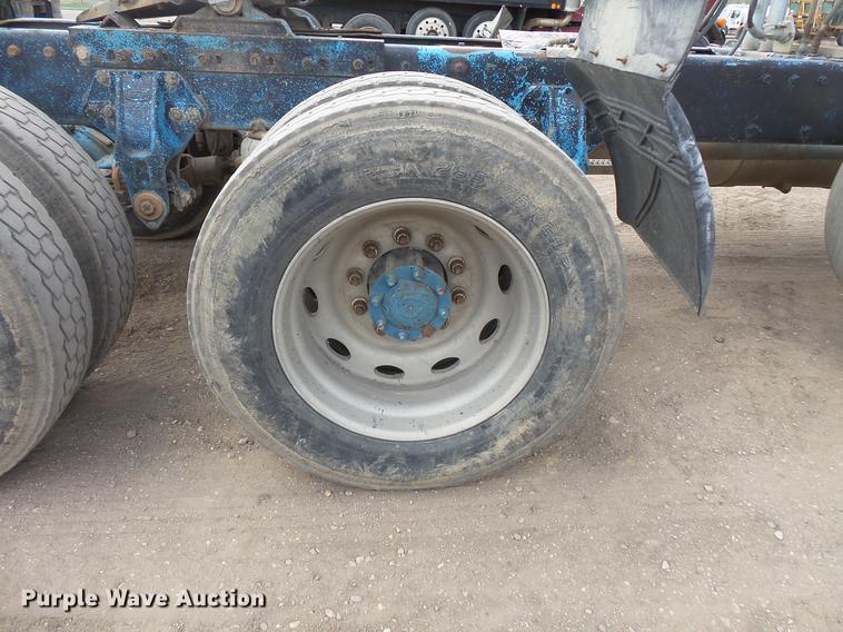 image for item DV9717 1995 Peterbilt 377 semi truck