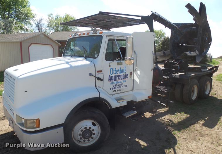 image for item DX9098 1989 International G-8300 truck with Big John tree spade