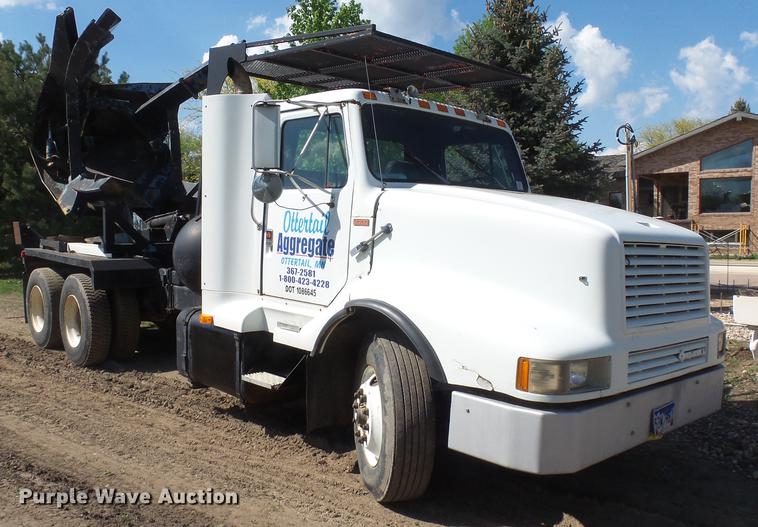 image for item DX9098 1989 International G-8300 truck with Big John tree spade