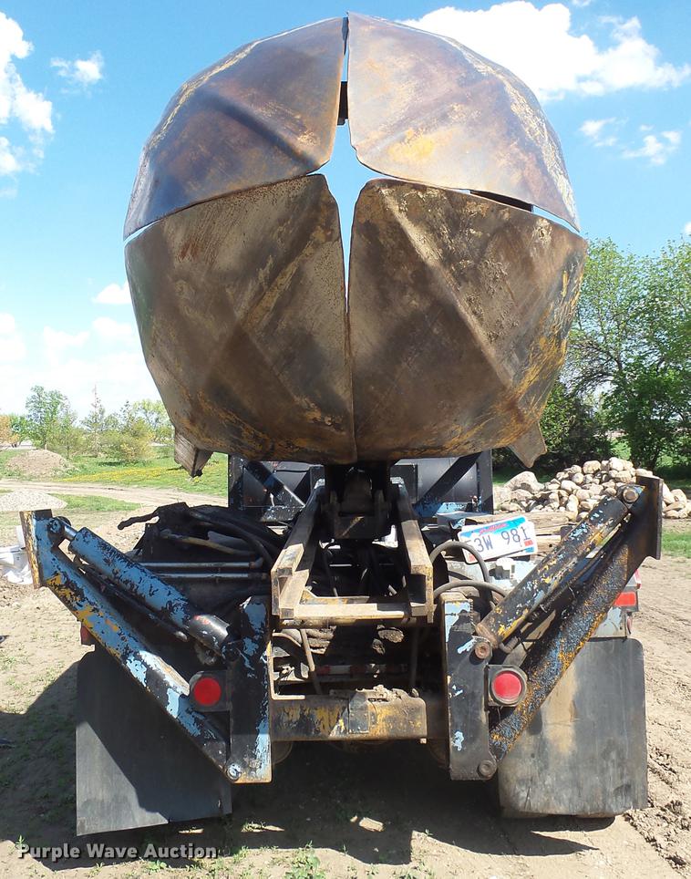 image for item DX9098 1989 International G-8300 truck with Big John tree spade