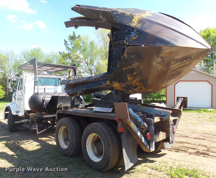 image for item DX9098 1989 International G-8300 truck with Big John tree spade