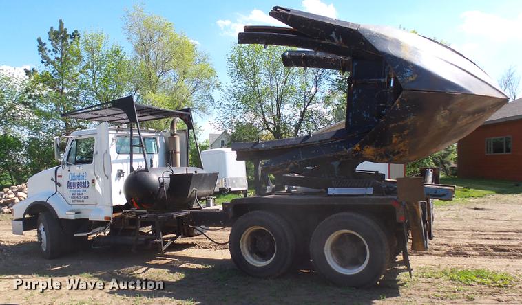 image for item DX9098 1989 International G-8300 truck with Big John tree spade