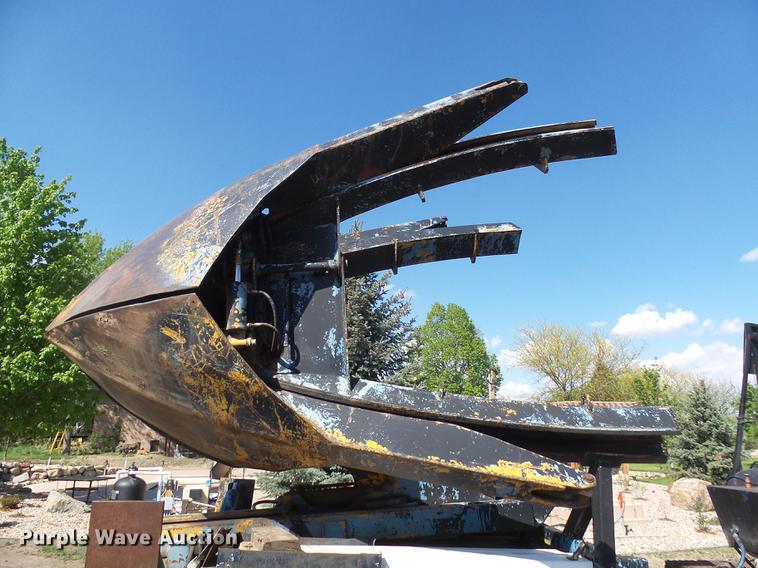 image for item DX9098 1989 International G-8300 truck with Big John tree spade