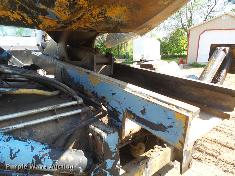 image for item DX9098 1989 International G-8300 truck with Big John tree spade