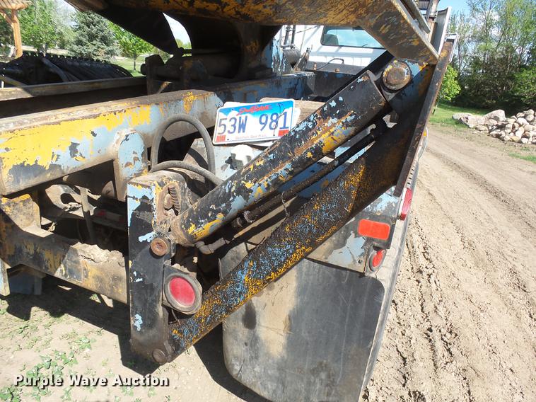 image for item DX9098 1989 International G-8300 truck with Big John tree spade