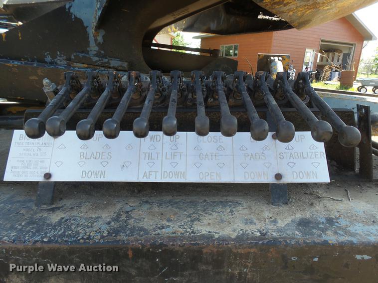 image for item DX9098 1989 International G-8300 truck with Big John tree spade