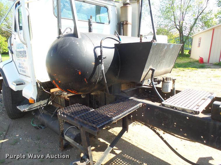 image for item DX9098 1989 International G-8300 truck with Big John tree spade