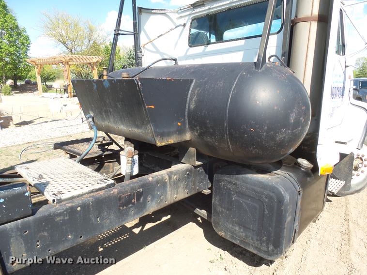 image for item DX9098 1989 International G-8300 truck with Big John tree spade