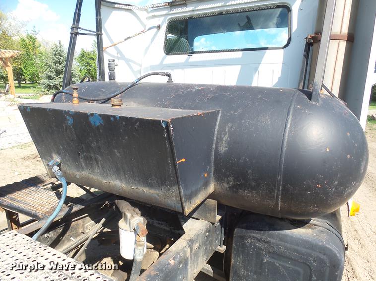 image for item DX9098 1989 International G-8300 truck with Big John tree spade