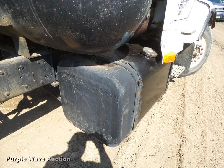 image for item DX9098 1989 International G-8300 truck with Big John tree spade